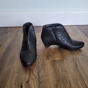 Pikolinos Black Leather Embroidered Ankle Booties Size 37(Women 6.5/7)